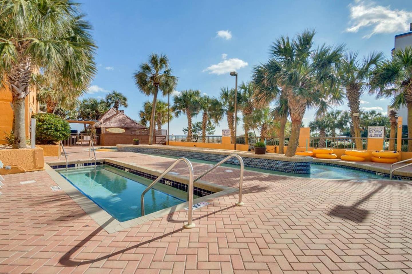 Oversized Ocean View Queen Suite With Beautiful Fireplace And Accents - Sleeps 4 Guests! Myrtle Beach Rum bild