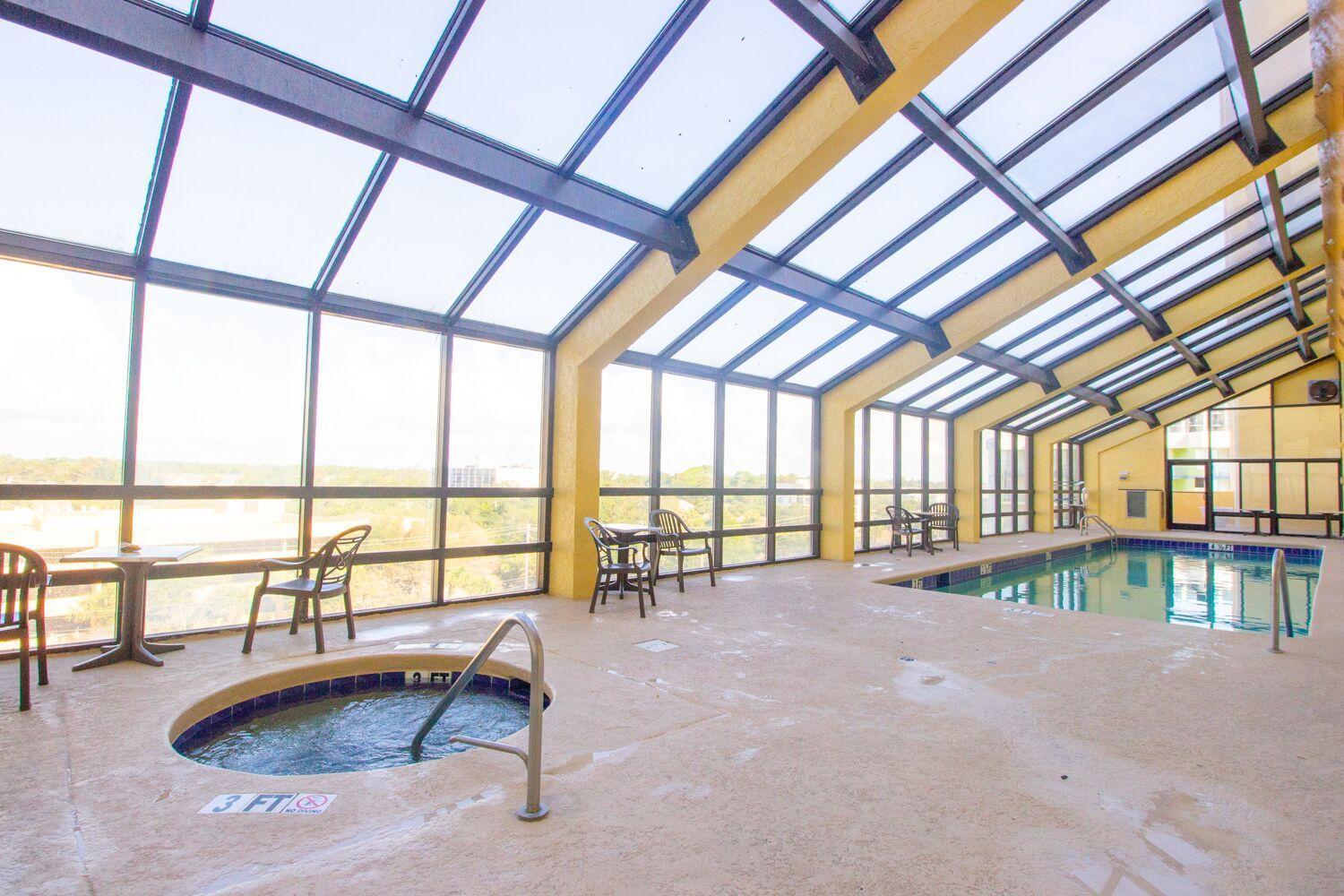Oversized Ocean View Queen Suite With Beautiful Fireplace And Accents - Sleeps 4 Guests! Myrtle Beach Rum bild