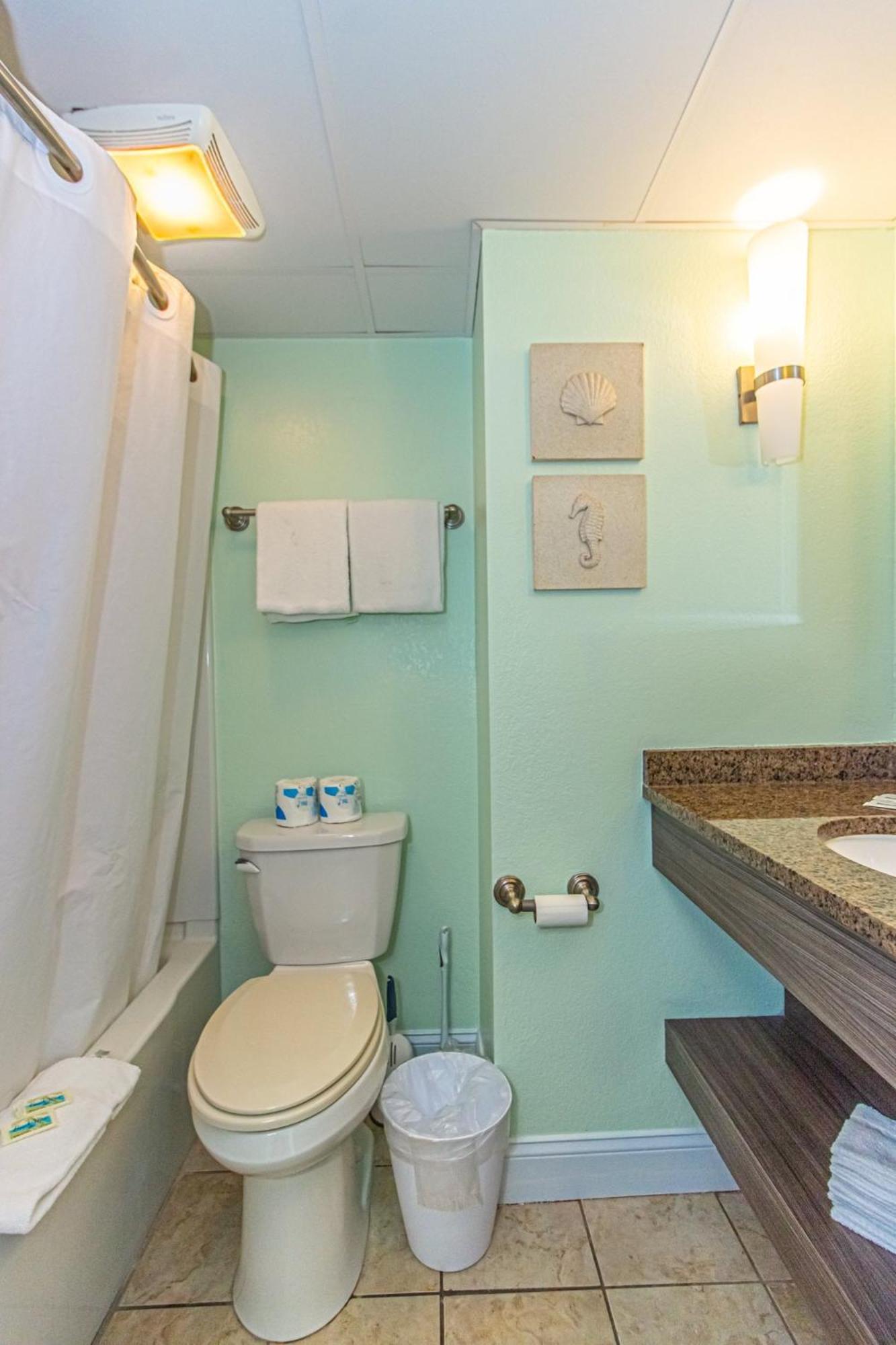 Oversized Ocean View Queen Suite With Beautiful Fireplace And Accents - Sleeps 4 Guests! Myrtle Beach Rum bild