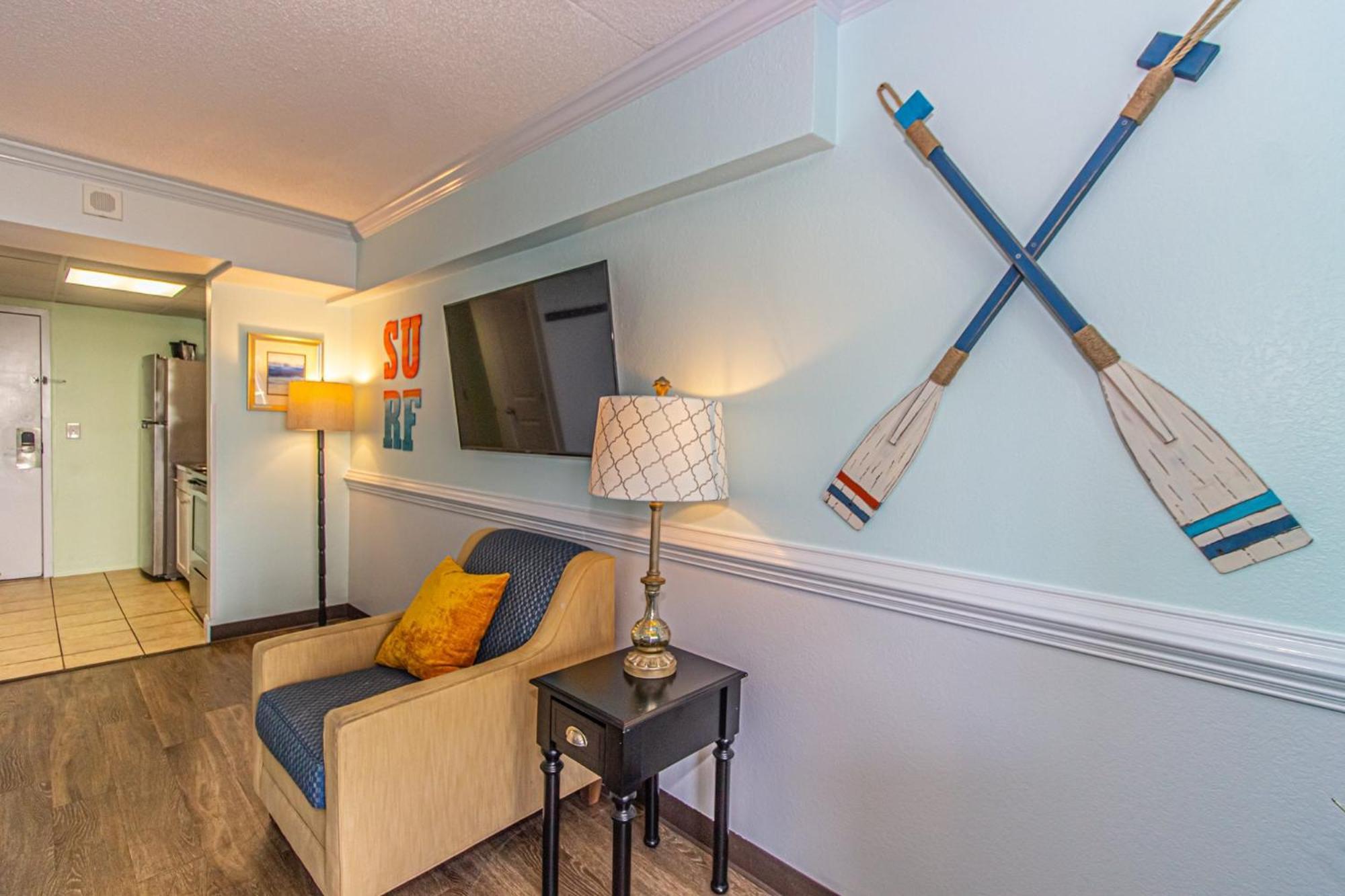 Oversized Ocean View Queen Suite With Beautiful Fireplace And Accents - Sleeps 4 Guests! Myrtle Beach Rum bild